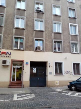 poz. 11 - ul. J. i J. Śniadeckich 20 pow. 87,05 m 2 Zdjęcia lokalu Przydatne adresy/telefony 1. Administracja Domów Komunalnych nr 2, ul.
