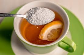 Preparaty zastępujące cukier E 951 aspartam Występowanie: napoje bez cukru, dietetyczne produkty mleczne, soki owocowe bez cukru, desery bez cukru, wybory cukiernicze, piwa