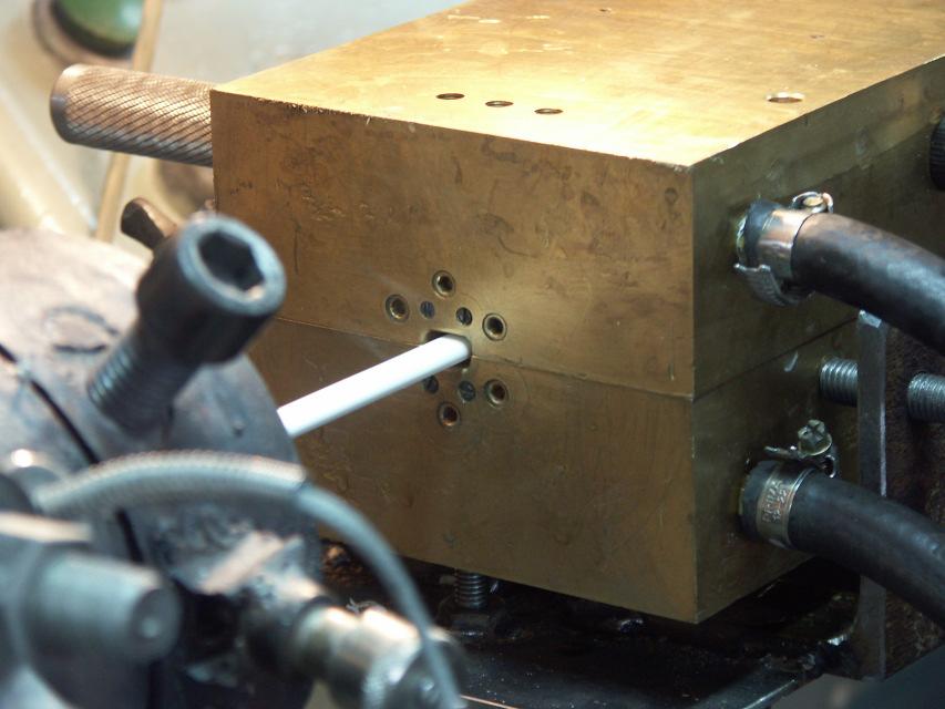 materiałowego. Patent polski nr 206032, Termoplastyczna powłoka wielostrefowa.