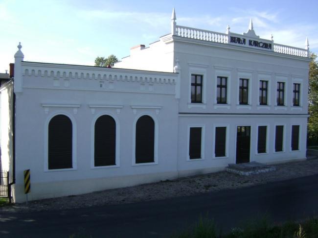 ZABYTKI - Biała Karczma: W 1912 roku fabryka obuwia, przed II wojną światową "Biała Oberża", podczas II wojny światowej budynek uległ zniszczeniu, po 1946 roku spółdzielnia