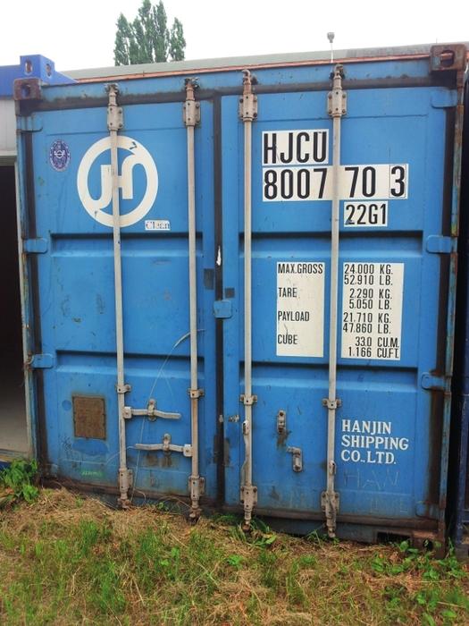 Zadanie 11. Kontener na placu składowym można zidentyfikować po jego numerze seryjnym odczytanym z kodu. Numer seryjny uwidoczniony na rysunku to HJCU HJCU22G1 800770 800770322G1 Zadanie 12.