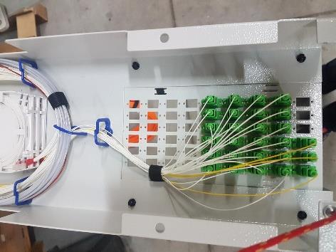 seria SUS-PH strona 5/6 Fot.9 - Przymocowany peszel i mikrorurka insert na złączce do uchwytu perforacyjnego Fot.