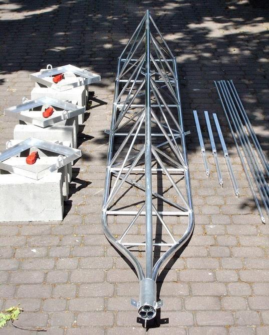 konstrukcji aluminiowej Całkowita waga Rozstaw pomiędzy bloczkami Szerokość kratownicy MBKC3 12 szt. 24 kg około 25 kg 320 kg r = 1.