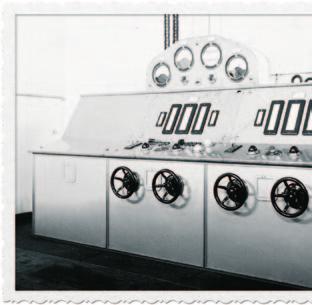Rozdział IV Elektrownia Żur Fot. 13. Pulpit sterowniczy generatorów elektrowni w Gródku 01.05. 1923 r. Związek zelektryfikował Chełmno, a na początku 1925 r. Chełmżę. W okresie od 1923 r. do 1927 r.