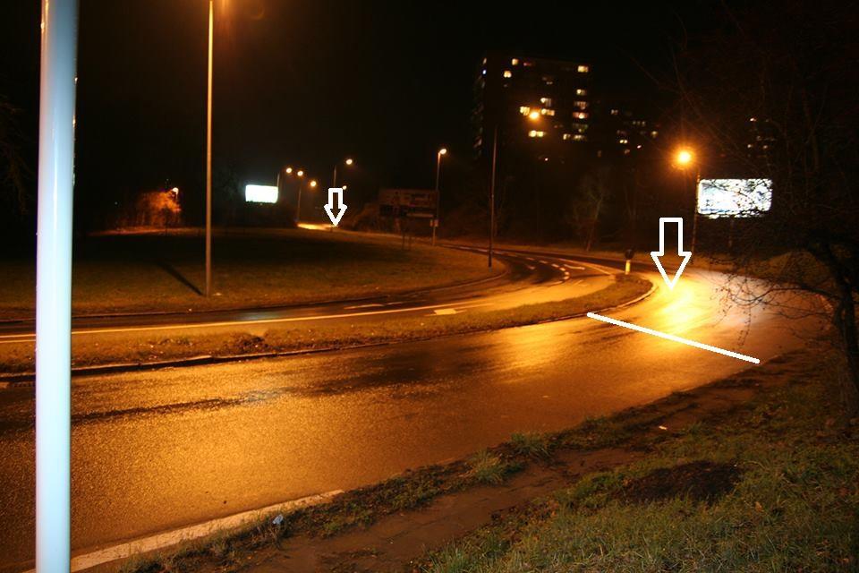Przy bardzo ciężkim ładunku ponadgabarytowym wjazd jest bardzo powolny, co utrudnia ruch innym użytkownikom drogi. Fot. 7. Szczecin. Wzniesienie na ulicy Wilczej.