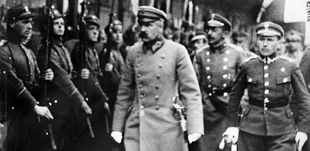 22 XI na mocy dekretu rządu Piłsudski objął najwyższą władzę w państwie jako Tymczasowy Naczelnik Państwa, do czasu zwołania Sejmu Ustawodawczego.