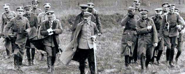 5 6 VIII opracowanie przez Piłsudskiego koncepcji bitwy warszawskiej i uderzenia znad Wieprza na tyły armii bolszewickich. 13 16 VIII bój na przedmieściu Warszawy frontu gen.