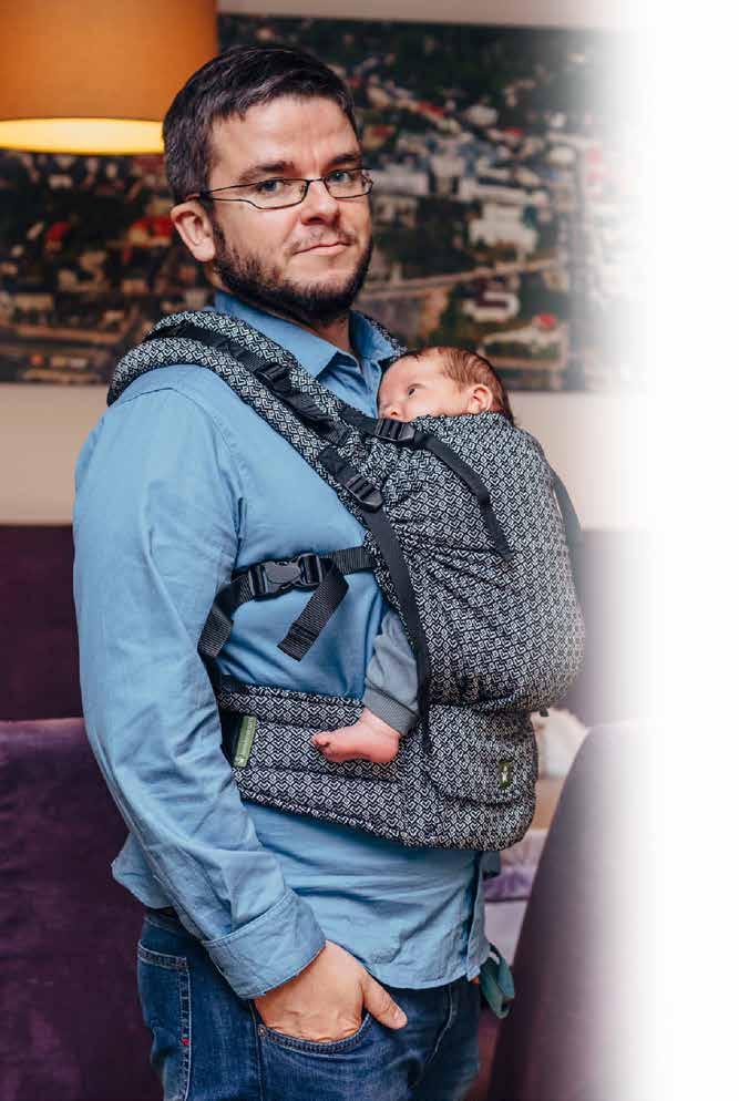 Podparcie główki u dzieci poniżej 4 miesiąca życia Haed support for infants under 4 months Jeśli dziecko nie trzyma jeszcze główki samodzielnie, aby zadbać