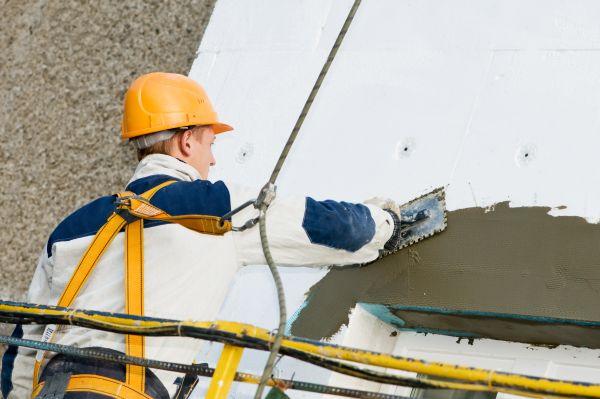 (Docieplenie ścian zewnętrznych wystarczy zgłosić, jeżeli budynek nie jest wyższy niż 12 m) Jakie prace termomodernizacyjne możemy wykonać bez żadnych formalności?