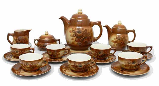 220 Wazon Royal Copenhagen, 1966 r. porcelana, malatury podszkliwne, dekoracja w postaci malw; wys.