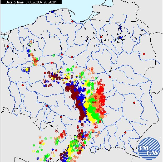 Burze są bardzo pospolitym zjawiskiem towarzyszącym na Ziemi frontom chłodnym, oddzielającym od siebie dwie różne masy