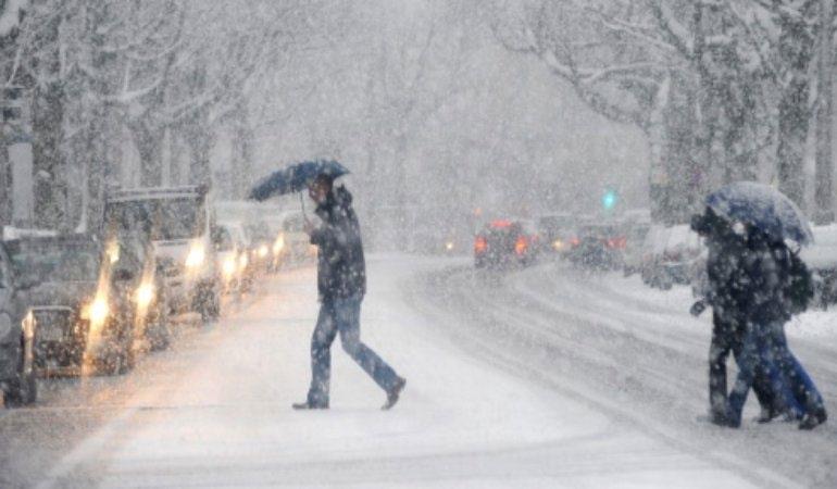 odpowiednim obniżeniem temperatury występowaniem jąder