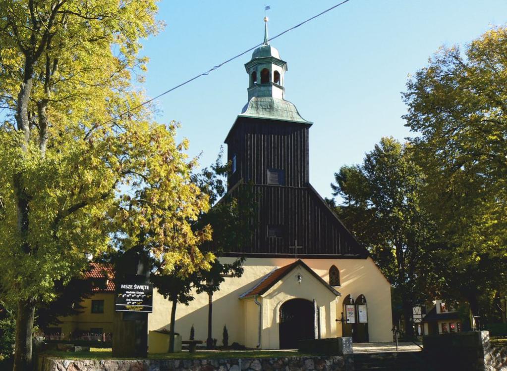 Niezbędnik Turysty Łeba położona jest w północnej części powiatu lęborskiego pomiędzy jeziorami Łebsko i Sarbsko, przy ujściu rzeki Łeby do Morza Bałtyckiego w otulinie lasów Słowińskiego Parku