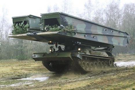 Most szturmowy PMC - LEGUAN 101 przseł. Wybrane przsło wykonane było ze stopów aluminium, dziki czemu wyróniało si wród innych przseł mostów przewonych relatywnie nisk mas.