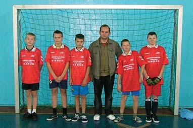 Uczestnicy turnieju 1 SP KRAJKOWO 2 SP RACIÑ B klasa, grupa ciechanowska Jutrzenka Unieck bezkonkurencyjna Jesienne rozgrywki w pi karskiej klasie B (grupa ciechanowska) zakoƒczy y si sukcesem