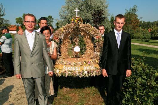 10 lecie nadania imienia Adama Bojanowskiego Szko a w Kod utowie ze sztandarem W niedziel 6 czerwca br. min a dziesiàta rocznica nadania szkole imienia Adama Bojanowskiego.
