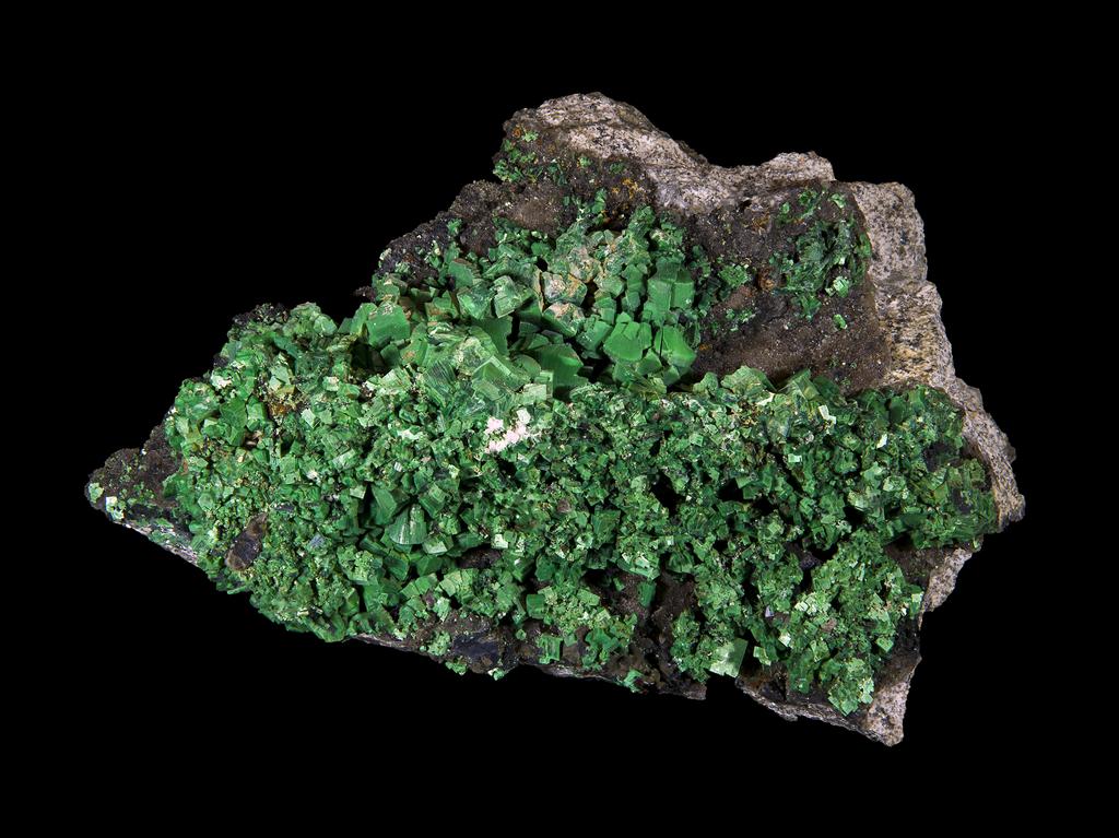 Badania Marii Skłodowskiej-Curie Dowiodła, że emisja promieniowania z niektórych mine