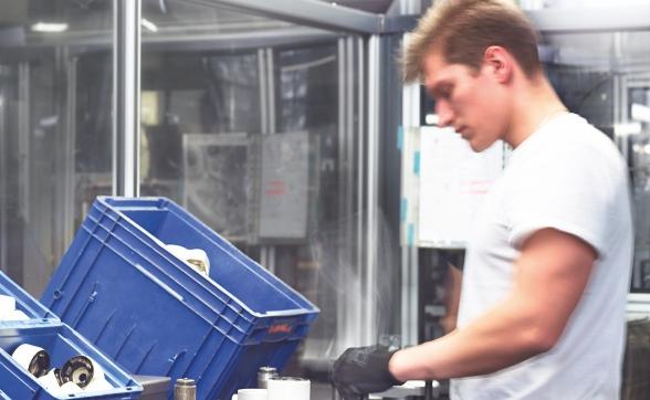 Badania jakościowe produktów z tworzywa sztucznego 3 Badania materiałowe Badania właściwości mechanicznych Badania wymiarów Badania optyczne Badania jakościowe Utz Aby zagwarantować oczekiwane przez