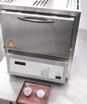 Badania jakościowe Utz dla produktów z tworzywa sztucznego 9 Piec do spopielania służący do ustalania zawartości części organicznych. Piec do spopielania Tworzywo sztuczne, np.