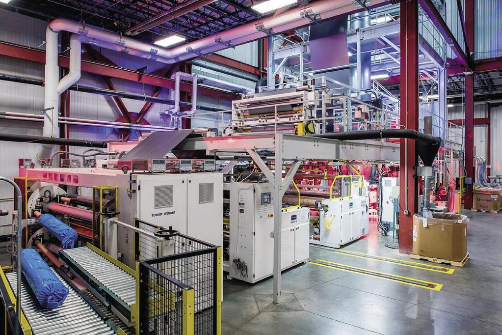 EXTRUSION TERRITORY wych arkuszy PET. Maszyny, dostarczone przez Battenfeld-Cincinnati, osiągają wydajność rzędu 1,1 ton / godz.