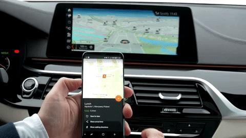 Wpisywanie adresu do nawigacji auta w smartfonie Ta funkcja BMW wydaje się być dosyć prozaiczna, ale okazuje się, że jest ona bardzo przydatna.