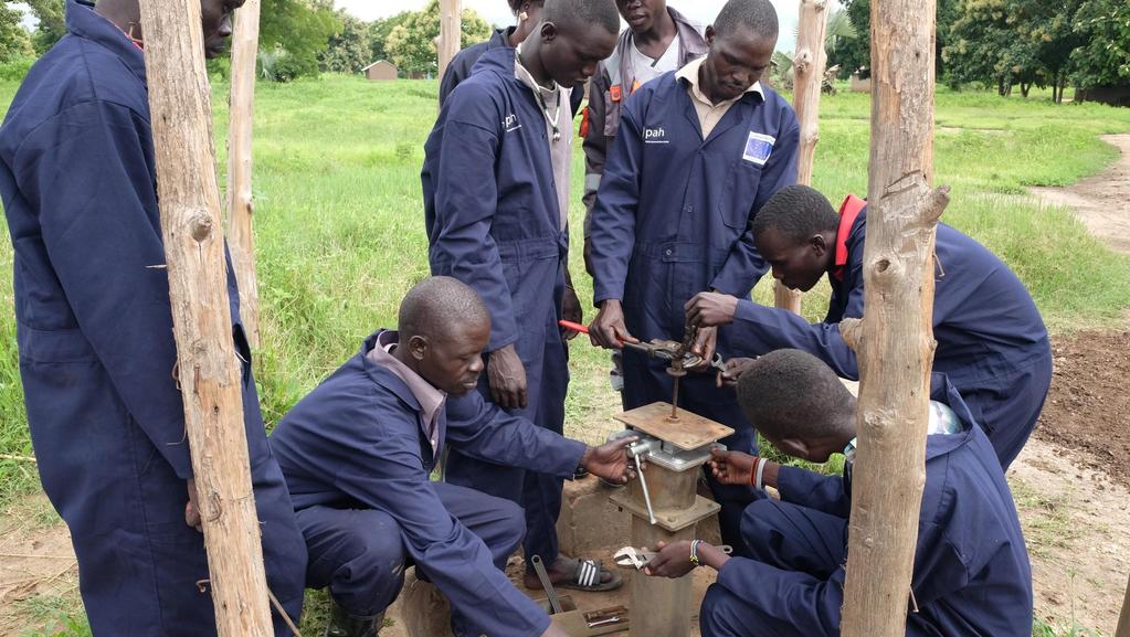 SUDAN POŁUDNIOWY Działania PAH: Budujemy i remontujemy studnie płytkie i głębinowe. Budujemy i remontujemy infrastrukturę sanitarną.