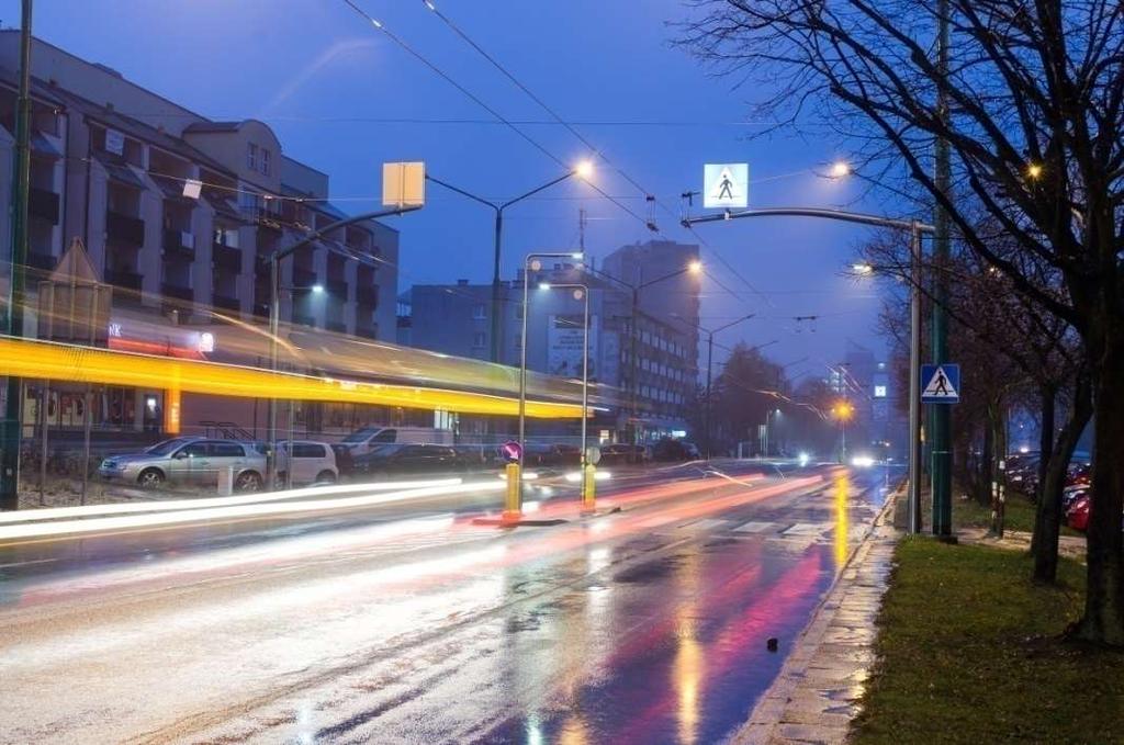 row c ó w : -Błyskająca lampa sygnalizacyjna działająca również w