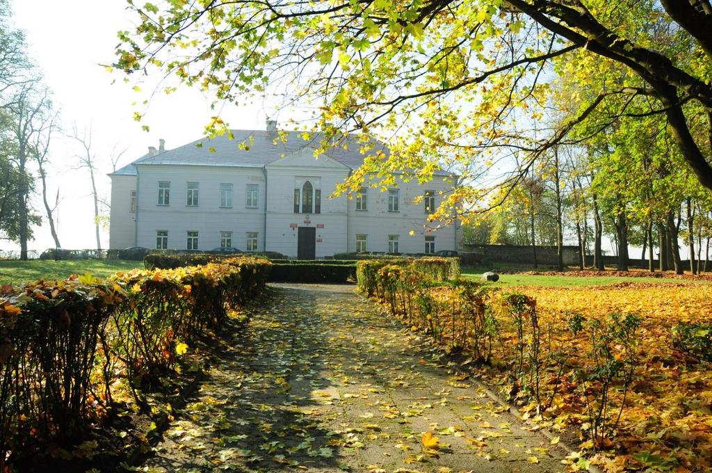Szkolnictwa Wiejskiego oraz centrum aktywizacji społeczności wiejskiej.