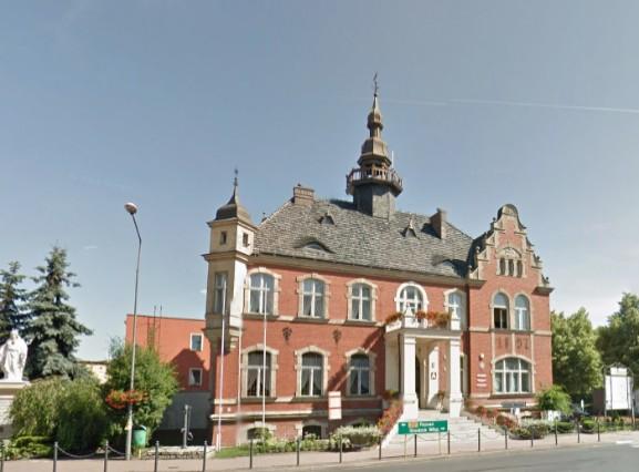 Pierwotna siedziba Gminy wybudowana została w 1897 r. W roku 1974 dobudowano nową część. Rok budowy: 1897 r. Powierz. ogrzewana: 665,7 m 2 Rejestr zabytków: tak, nr. 154/Wlkp/A z 28.01.2004r.