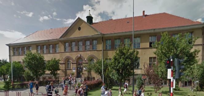 Miejsko-Gminny Ośrodek Kultury w Opalenicy Ryc. 4. Miejsko-Gminny Ośrodek Kultury w Opalenicy Rok budowy: 1969 r. Powierz.