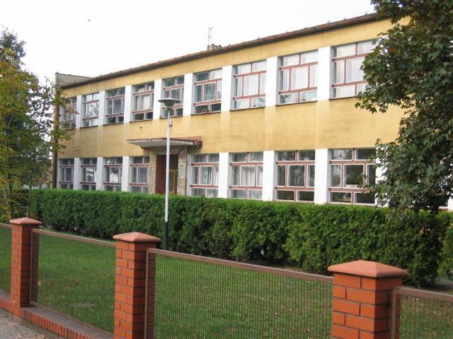 Przedszkole nr 1 w Opalenicy Zespół Szkolno-Przedszkolny w Wojnowicach Szkoła wybudowana została w 1979 r. Blok żywieniowy został wybudowany w 1980 r.