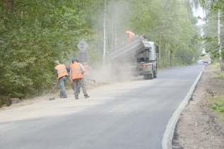 Raport Kadencyjny Inwestycje drogowe Inwestycje drogowe realizowane z Powiatem Janowskim Zmodernizowano 19 km dróg powiatowych - Janów Lubelski Szklarnia Momoty Szklarnia - Ulica Wojska Polskiego -