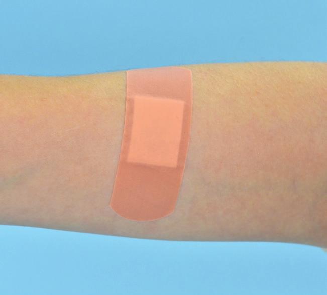 RUDADERM - universal opatrunek poiniekcyjny samoprzylepny plaster z wkładem chłonnym wykonany z folii posiada centralnie umieszczony wkład chłonny absorbuje niewielki wysięk z miejsc uszkodzenia