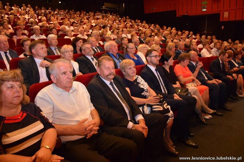 Wszystkim uczniom szkół podstawowych i gimnazjum życzymy słonecznych i radosnych wakacji! oprac. Agnieszka Raczyńska Gala Zasłużony dla Powiatu Chełmskiego W dniu 25 czerwca 2017 r.