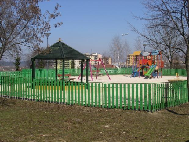 II. Miejsca do odpoczynku i aktywnego spędzania czasu Kielce są miastem wielu dobrze utrzymanych i bezpiecznych obszarów zielonych parków, skwerów, placyków.