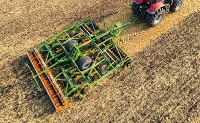 Produkty Agregat uprawowy Ceus Maksymalna wydajność i elastyczność za jednym przejazdem Szerokość robocza 4 m / 5 m / 6 m / 7 m Agregat Ceus-2TX ze wszystkimi narzędziami w położeniu roboczym Praca