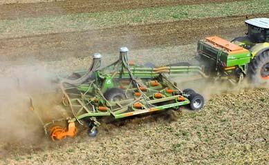 Produkty Zbiornik XTender i XTender-T Połączenie dużej pojemności zbiornika na nawozy i poplony z maszynami uprawowymi Catros i Cenius zapewnia wysoką wydajność nawożenia, siewu poplonów i uprawy