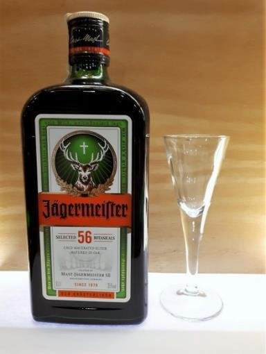 W prostej formie bez alkoholu może to być nawet szklanka wody z cytryną i świeżą miętą. Najbardziej popularne i często zamawiane w restauracji to: Campari, Aperol, czy też francuski Pernod lub Ricard.