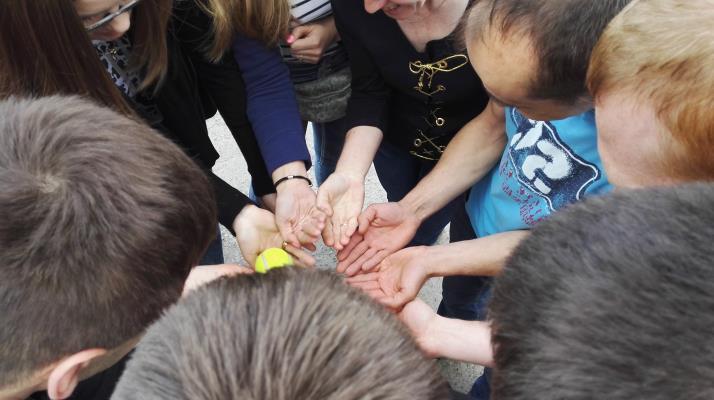 Zespołowe Rozwiązywanie Problemów Stratą jest wszystko, co zwiększa koszty wytwarzania wyrobu, a nie podnosi jego wartości, czyli jest różnicą między stanem pożądanym a obecnym.