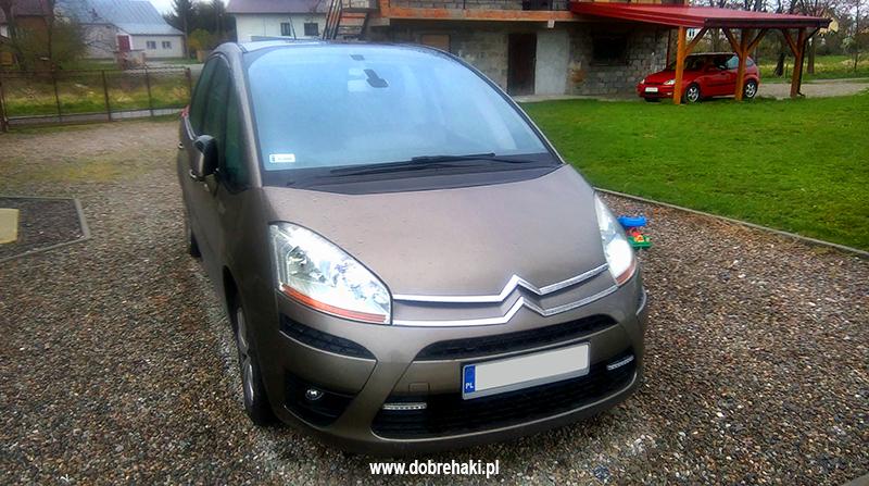 Montaż haka holowniczego Citroen C4 Picasso - przygotowanie Montaż haka holowniczego rozpoczynamy już tradycyjnie od sprawdzenia i kompletacji wszystkiego.