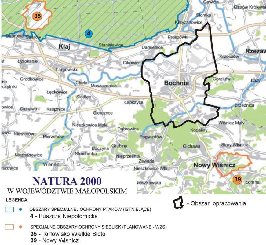 14595 ha i obejmuje część Pogórza Wiśnickiego i Pogórza Wielickiego. Położony jest na terenie gminy Łapanów oraz w części gmin: Trzciana, Żegocina, Bochnia i miasta Bochnia (dzielnica Dołuszyce).