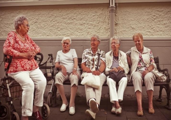 Diagnoza potrzeb seniorów ograniczona oferta usług dla seniorów brak