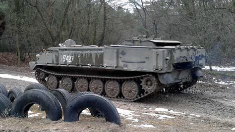 NAZWA KIEROWANIE I EKSPLOATACJA TRANSPORTERÓW GĄSIENICOWYCH KUB, ZSU KOD 8355038 4 tygodnie Dwa mundury polowe, zasobnik piechoty górskiej lub zasobnik żołnierski wz.