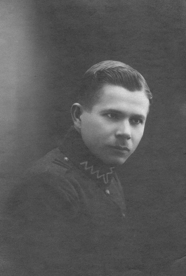 Wywodził się z rodziny kasztelańskiej, ukończył ruską szkołę, która była na wysokim poziomie.