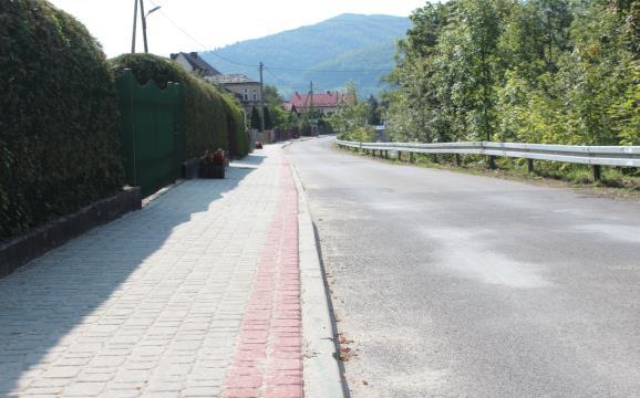 Piaskowego na wysokości szkoły na odcinku dł.