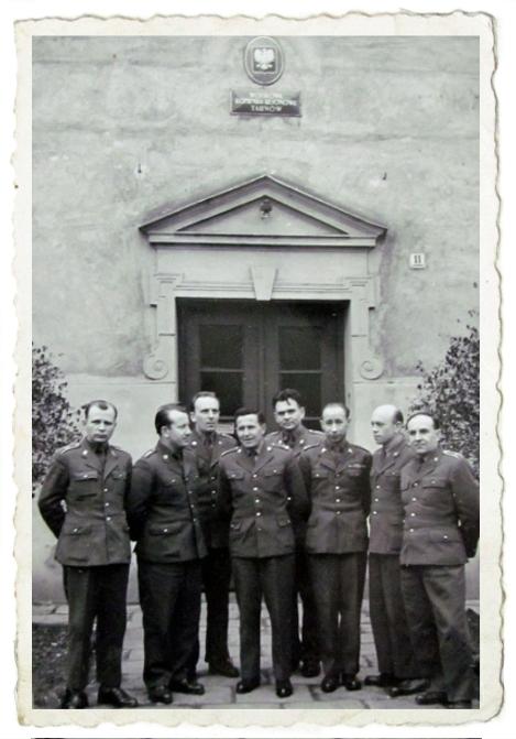 Rejonowa Komenda Uzupełnień organizuje pierwszy po wojnie pobór do jednostek wojskowych wchodzących w skład Śląskiej Dywizji.