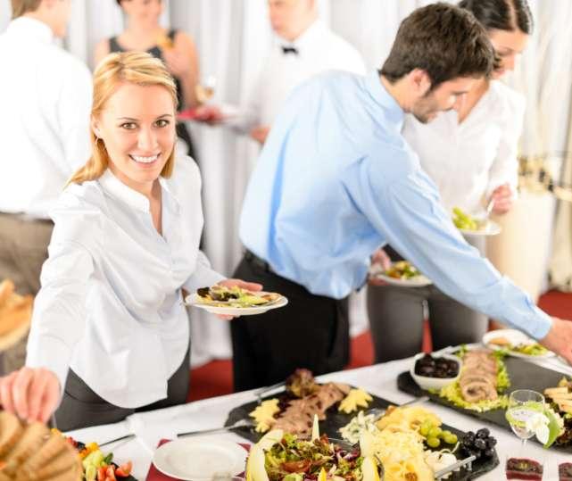 OFERTA CATERINGOWA DLA FIRM Szanowni Państwo, zapraszamy do skorzystania z usług cateringowych Qubus Hotel Łódź. Obsługujemy zarówno spotkania firmowe, eventy, jak i przyjęcia okolicznościowe.