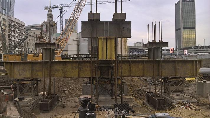 gdzie: ws wartość osiadania pojedynczego pala przy działającym obciążeniu, po uwzględnieniu jego rozdziału, pomiędzy płytą fundamentową a grupą pali Rs parametr rozszerzający, wprowadzony przez