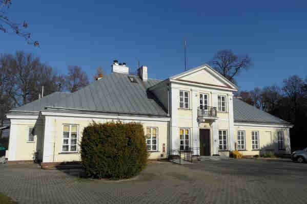 rodzaj użytkowania materiał ścian stan zachowania służba zdrowia glina mieszana z cegłą dobry datowanie ok. 1800 r. Fot.47-48.