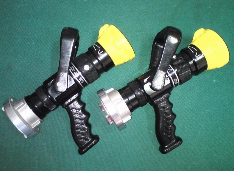 1. OPIS BADAŃ Przedmiotem badań była prądownica Turbo Master 52 wyprodukowana przez niemiecką firmę AWG. Ma ona wymiary 280 x 92 mm i waży 2,3 kg.